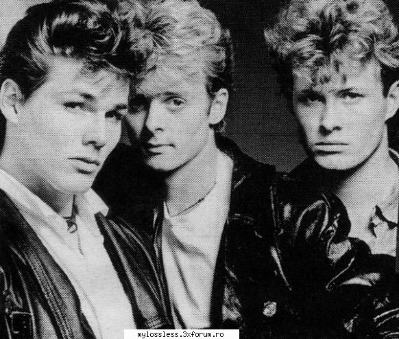 tracklist: 
1985 hunting high and low
1986 scoundrel days
1988 stay on these roads
1990 east of the